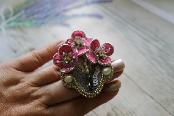 Брошь "Корзина с цветами"