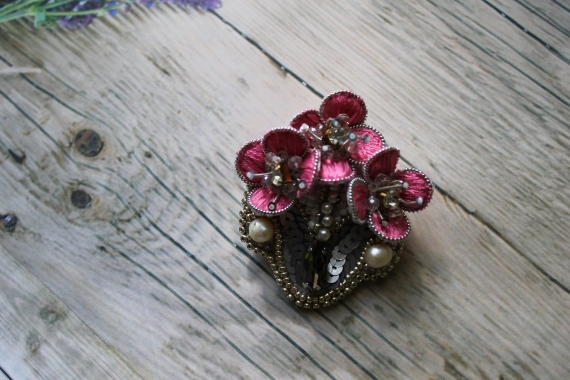 Брошь "Корзина с цветами"