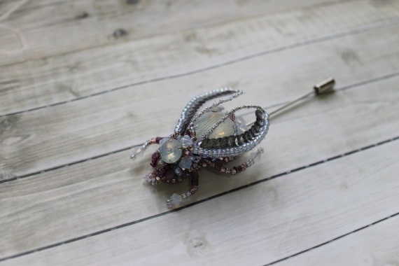 Брошь "Лунная мушка 3"