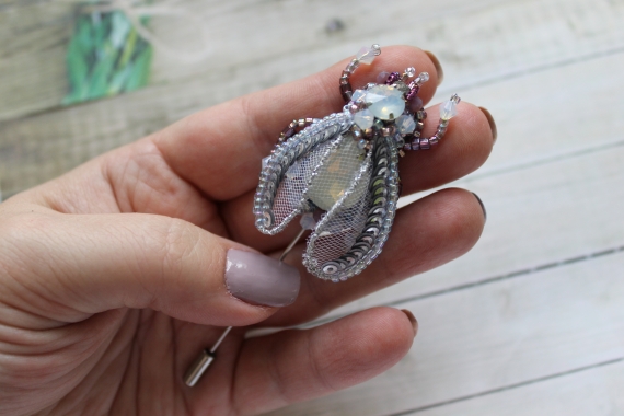 Брошь "Лунная мушка 3"