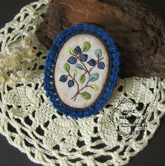 Брошь "Черника"