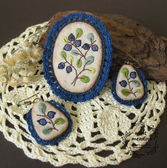 Брошь "Черника"