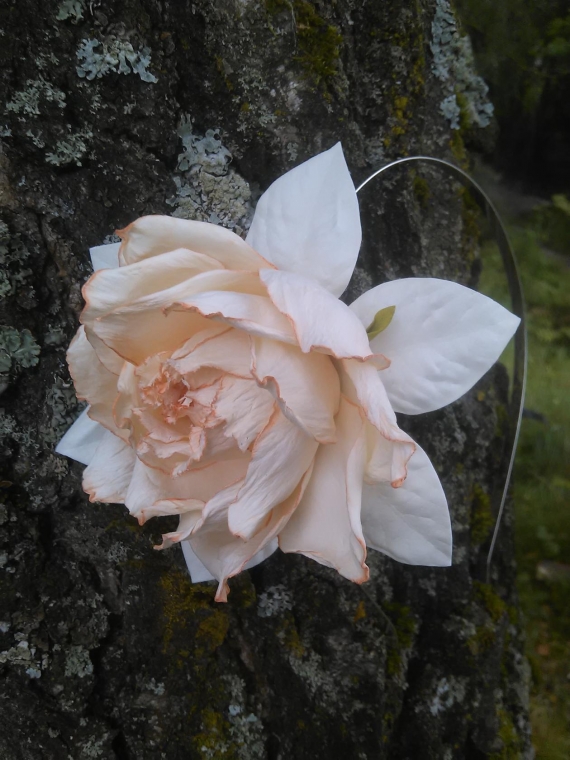 роза из фоамирана на ободке