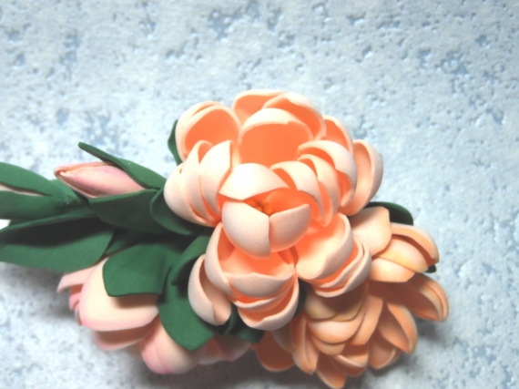 Заколка для волос/брошь Цветы из фоамирана