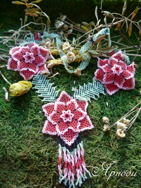 Колье-гердан "Цветы уичоль"