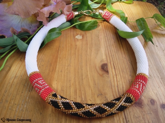 Колье-жгут из бисера "Римские каникулы"