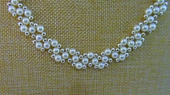 Колье "Жемчужное очарование" из бусин под жемчуг