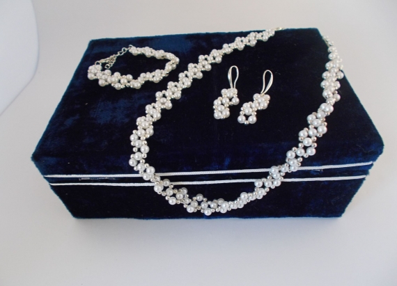 Колье "Жемчужное очарование" из бусин под жемчуг