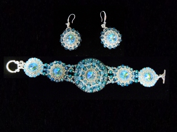 Браслет и серьги из бисера "Голубой хрусталь"