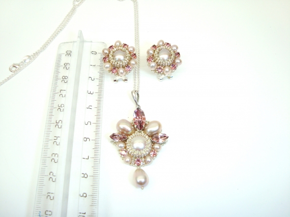 Розовые серьги и кулон из жемчуга и Сваровски