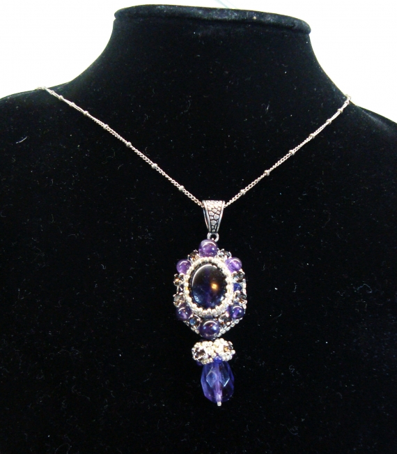 Серебряный кулон из бисера с аметистом и Сваровски