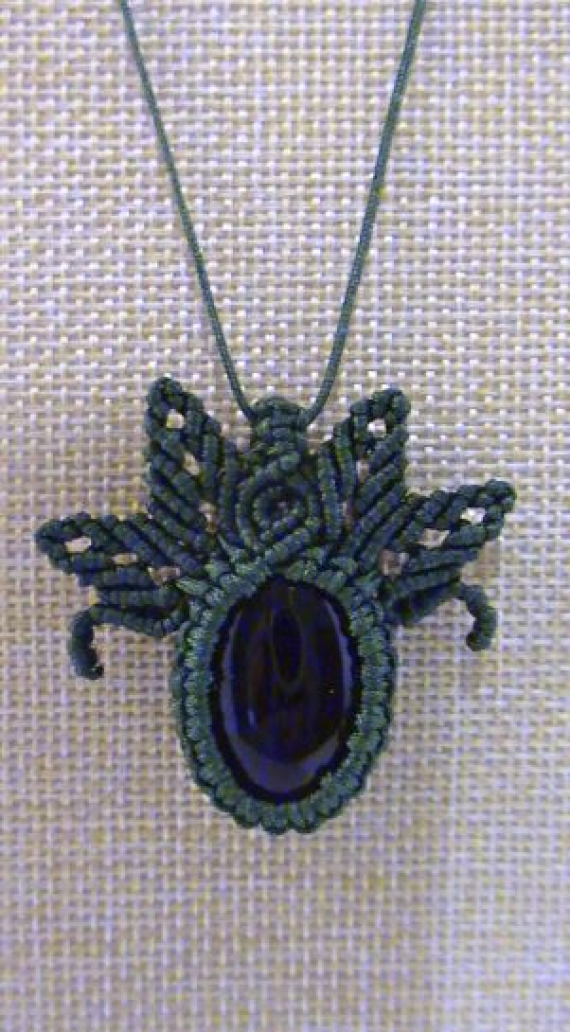 Кулон "Зеленая магия" из Агата, плетеный в технике макраме