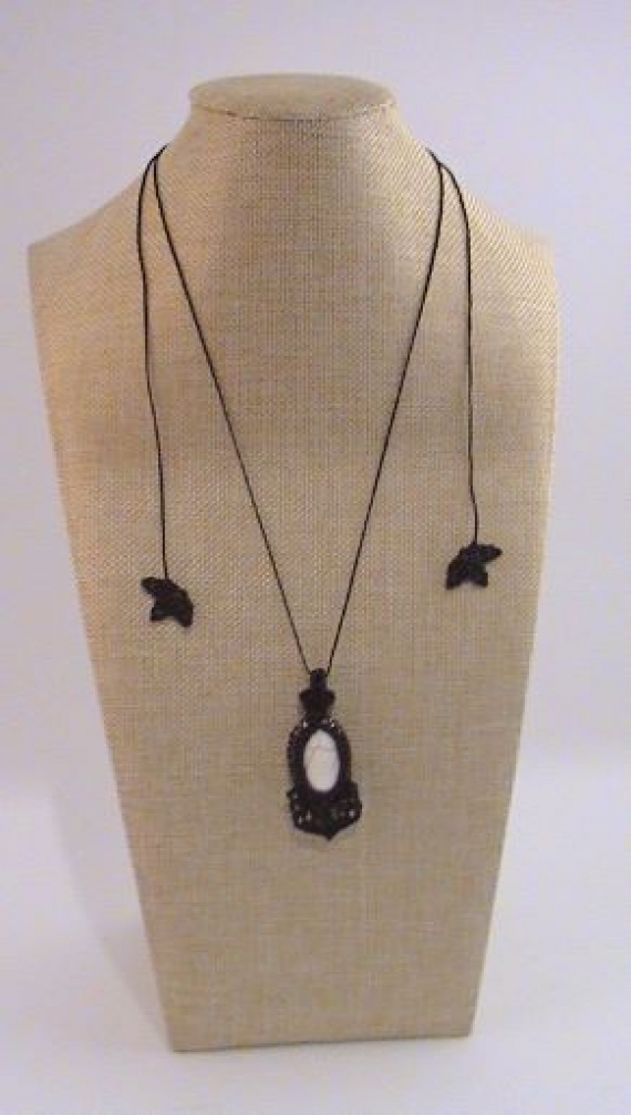 Кулон "Солнечное затмение" из Агата, плетеный в технике макраме