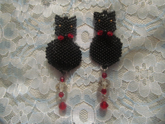 Серьги Черный котик с бусинами