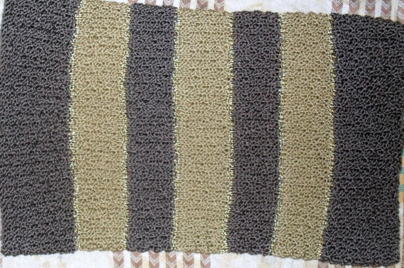 Снуд с золотыми полосками