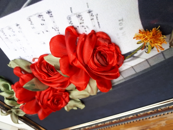 Музыка в розах.