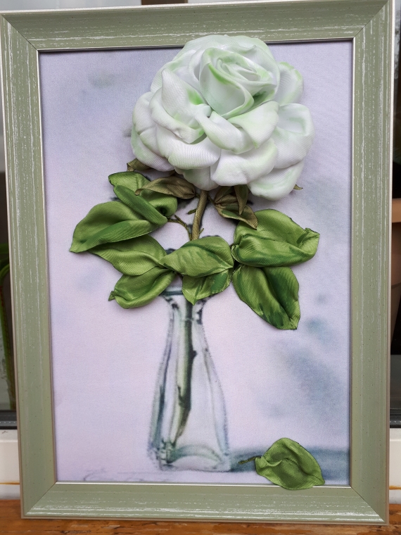 Роза в стакане