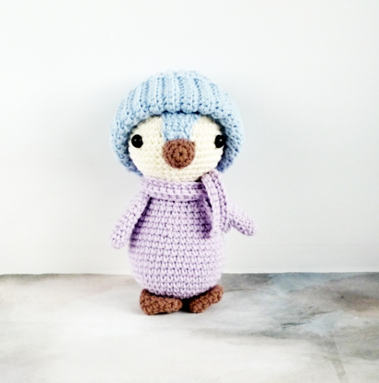 Пингвин в шапочке и шарфике — вязаная мягкая игрушка