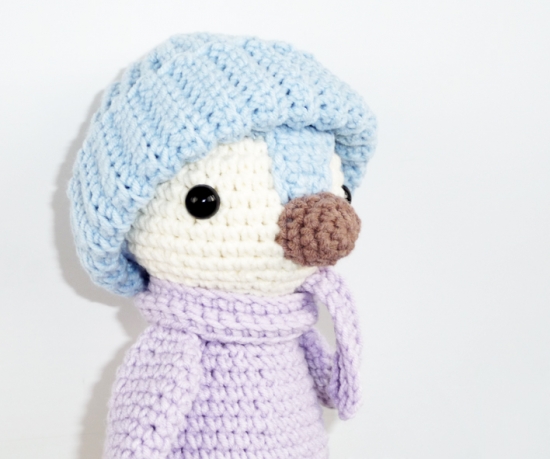 Пингвин в шапочке и шарфике — вязаная мягкая игрушка