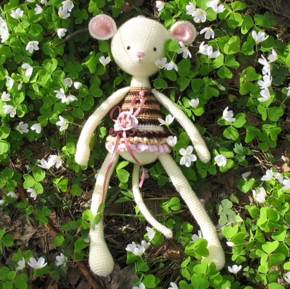 Мышка белая