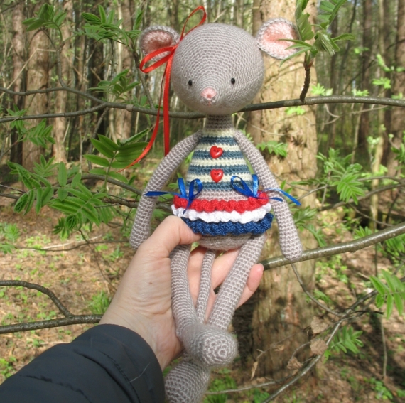 Мышка серая