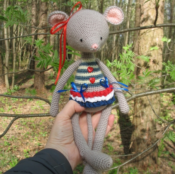 Мышка серая