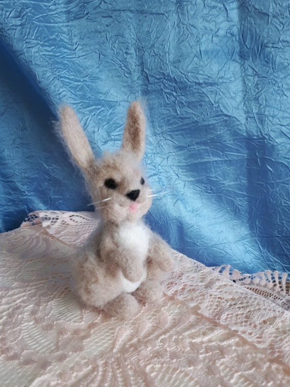 Валяная игрушка "Заинька"