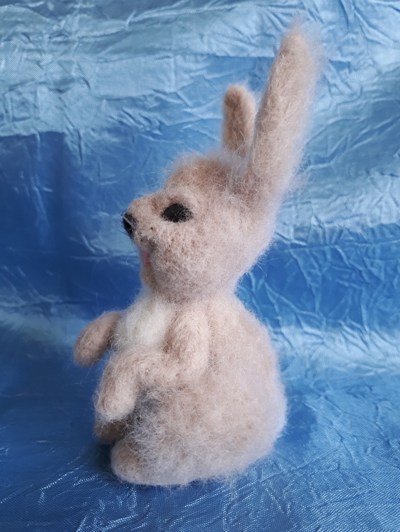 Валяная игрушка "Заинька"