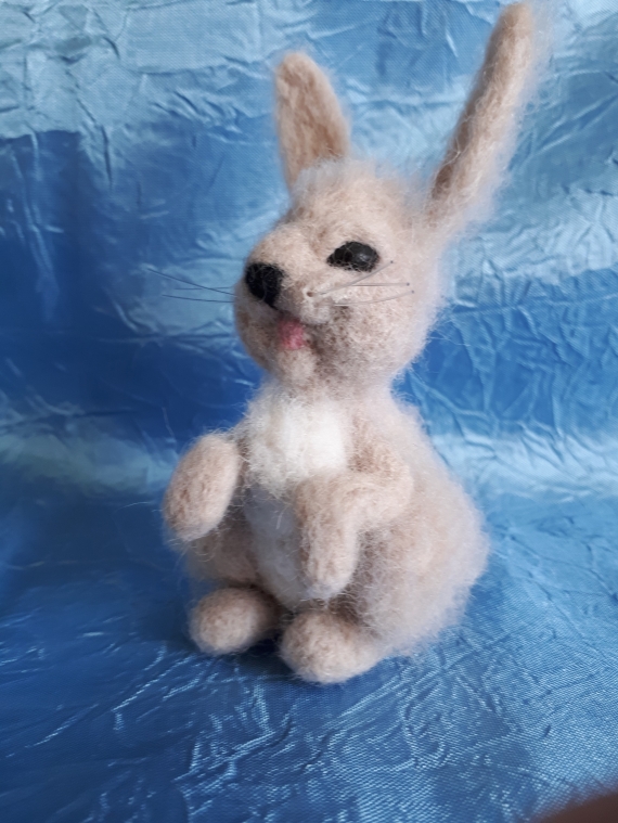 Валяная игрушка "Заинька"