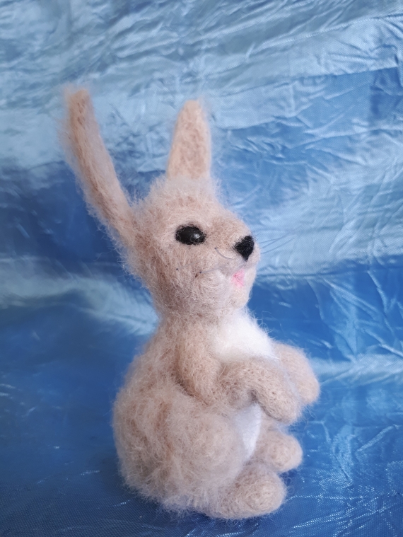 Валяная игрушка "Заинька"