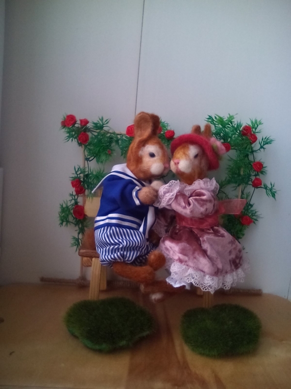 На скамейке вдвоем