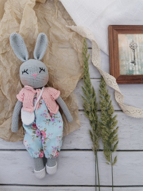 Вязаный зайчик