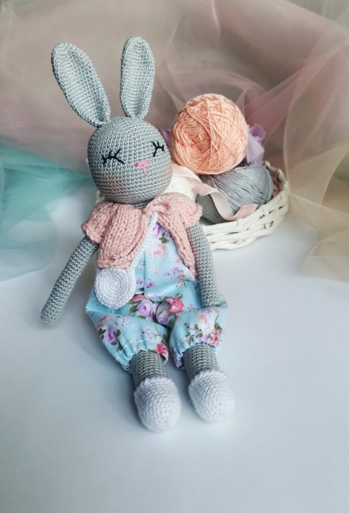 Вязаный зайчик