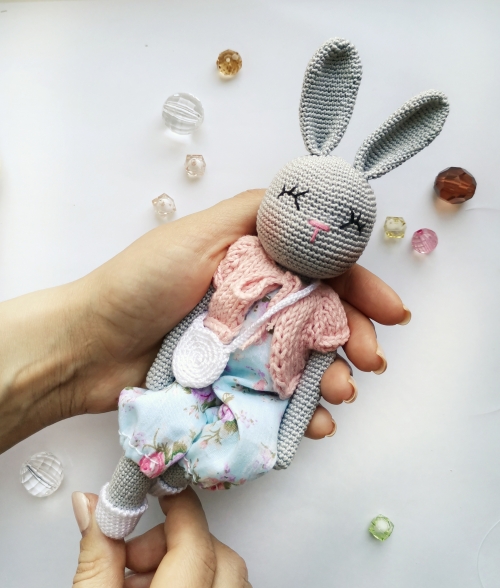 Вязаный зайчик
