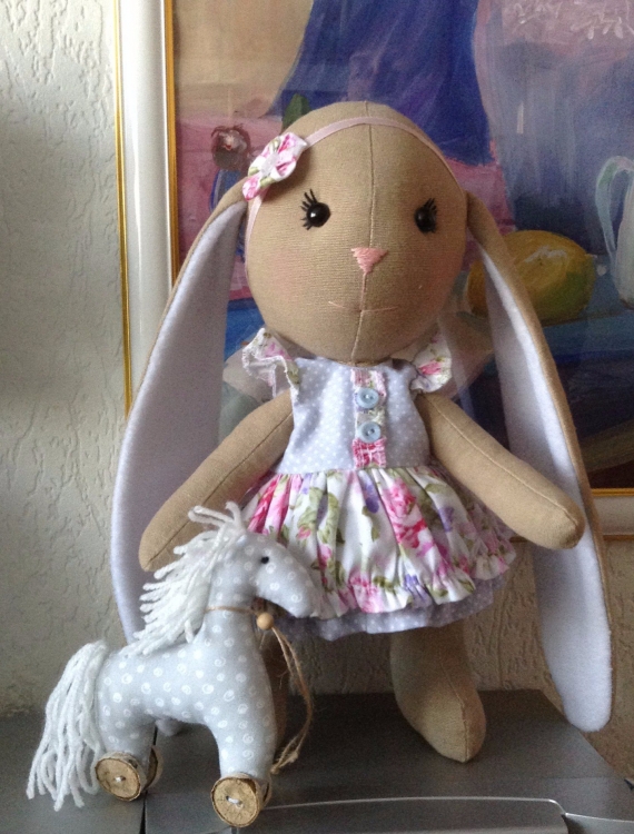 Зайка с лошадкой