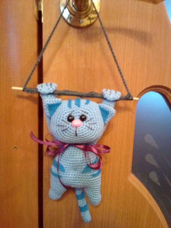 Котик усатый-полосатый