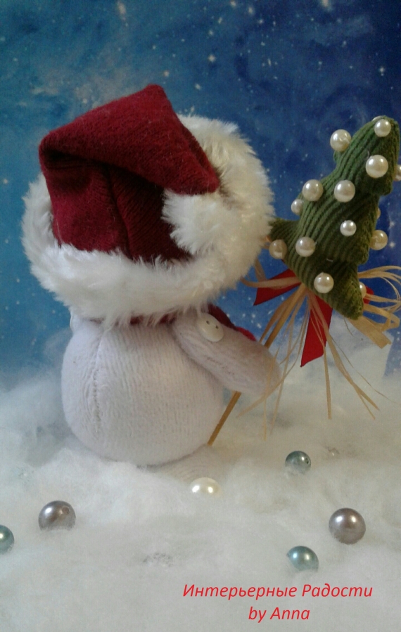 Снеговичок в колпачке