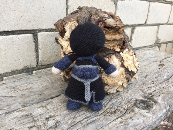 Вязаная игрушка "Ассасин в черном"