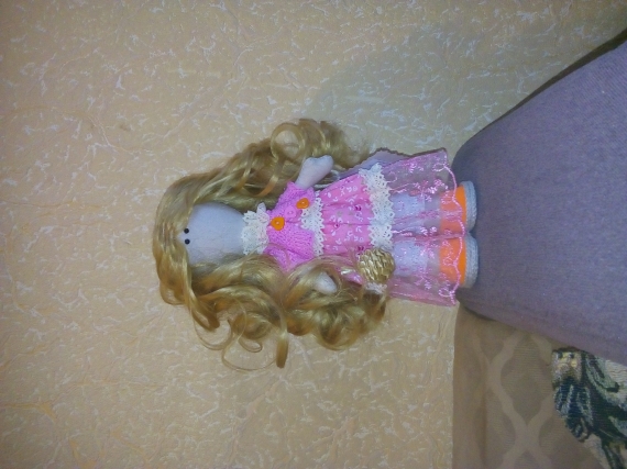 Текстильная кукла в стиле большеножка