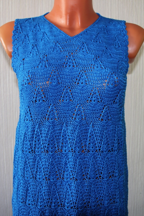 синее платье А-силуэта