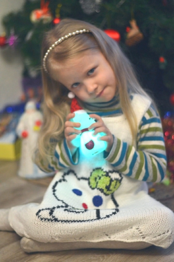 Белое платье на девочку "Котёнок Пегги".