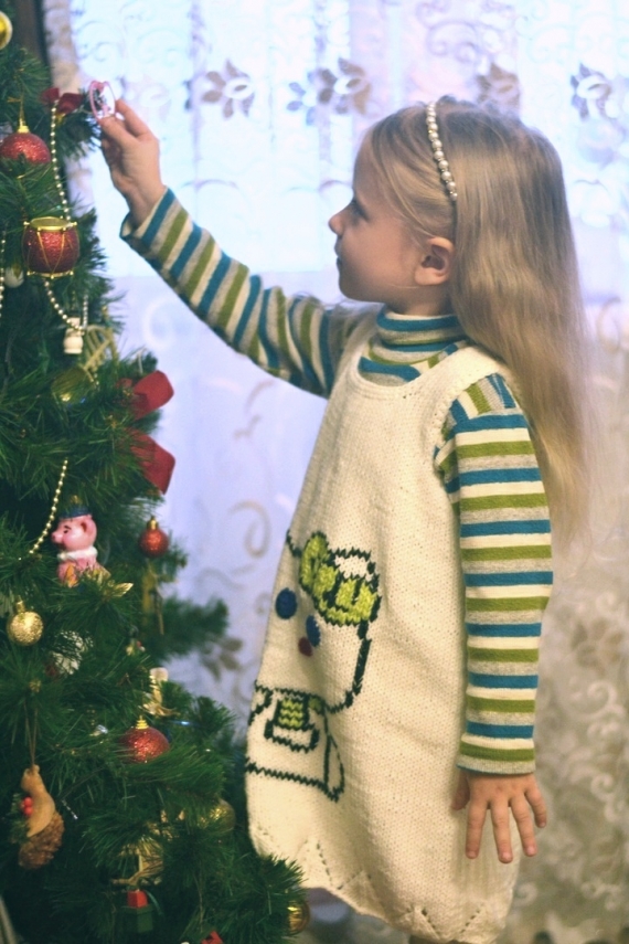 Белое платье на девочку "Котёнок Пегги".