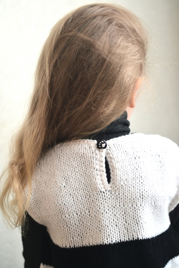 Вязаное платье-туника на девочку "Артамоша"