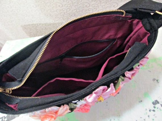 Нарядная маленькая сумочка, вышитая лентами "Розы"