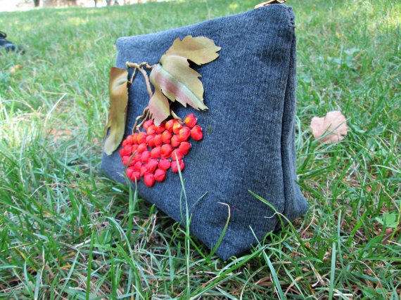 Косметичка вышитая лентами "Калина"