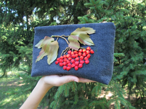 Косметичка вышитая лентами "Калина"