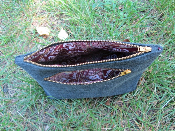 Косметичка вышитая лентами "Калина"