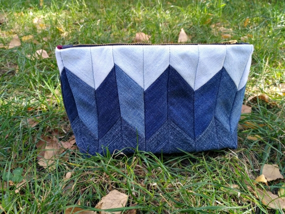 Косметичка джинсовая, лоскутное шитье.