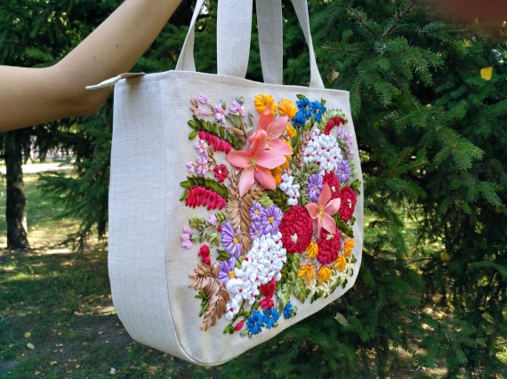Льняная сумка, вышитая лентами "Гармония лета"