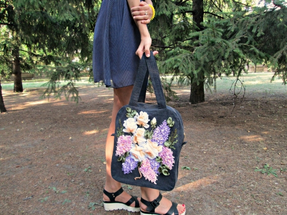 Сумка-рюкзак вышитый лентами "Роза-пион"